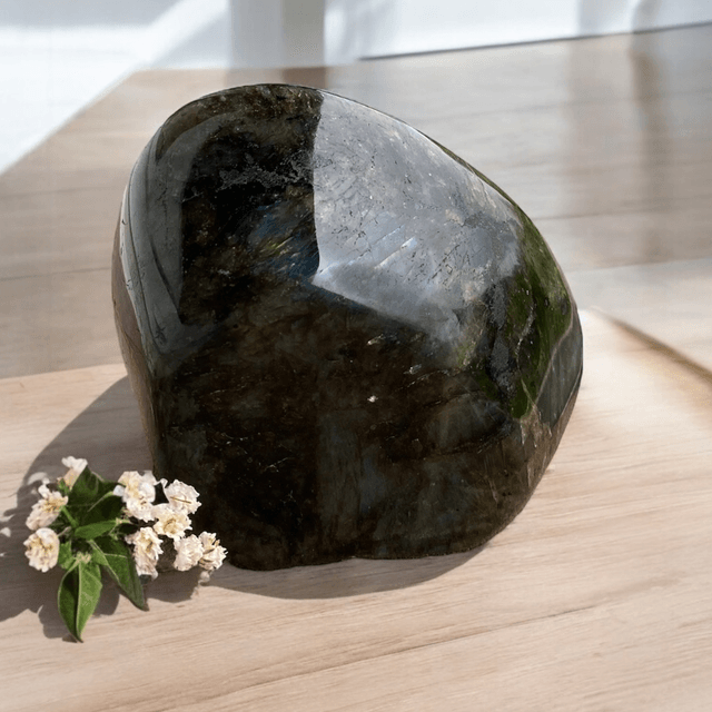 Labradorite Multicolore – Votre Bouclier Énergétique Naturel