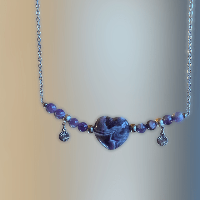 Collier coeur en améthyste chevronnée 