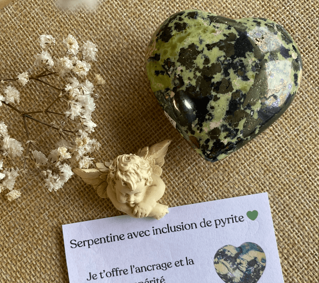 Cœur en Serpentine avec inclusion de Pyrite 