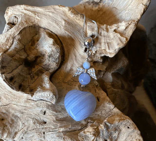 Collier cœur et ange en calcédoine – Sérénité & communication