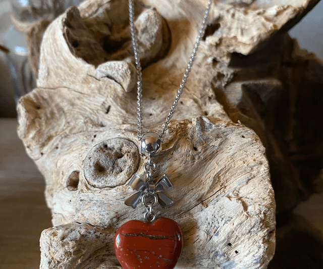 Collier cœur jaspe rouge – Énergie et ancrage